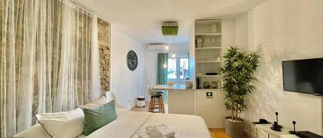 1 bedroom, iron/ironing board, internet, bed sheets