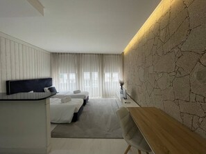 1 habitación, tabla de planchar con plancha, internet y ropa de cama 