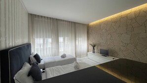 1 habitación, tabla de planchar con plancha y acceso a internet 