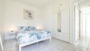 2 Schlafzimmer, Bügeleisen/Bügelbrett