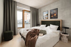 Appartamento, 3 camere da letto | Postazione laptop, insonorizzazione, Wi-Fi gratuito, lenzuola