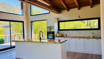 Kühlschrank, Ofen, Herdplatte, Wasserkocher