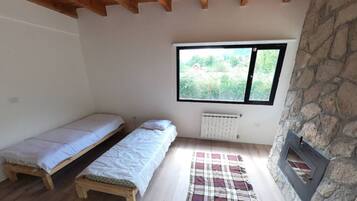 4 bedrooms, WiFi, bed sheets