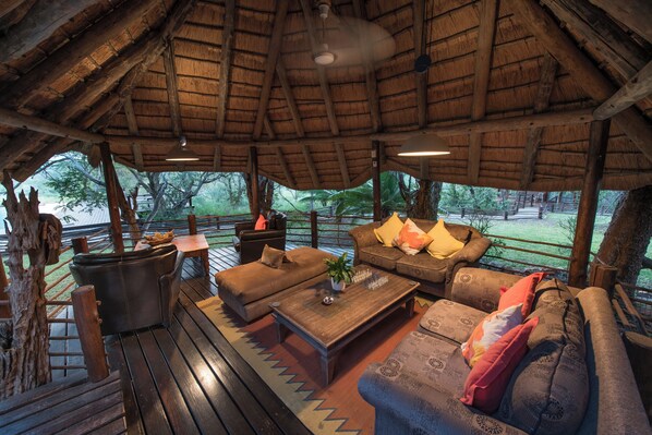 Lounge - Toro Yaka Bush Lodge (Hoedspruit)