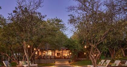 Taj Bush Lodge