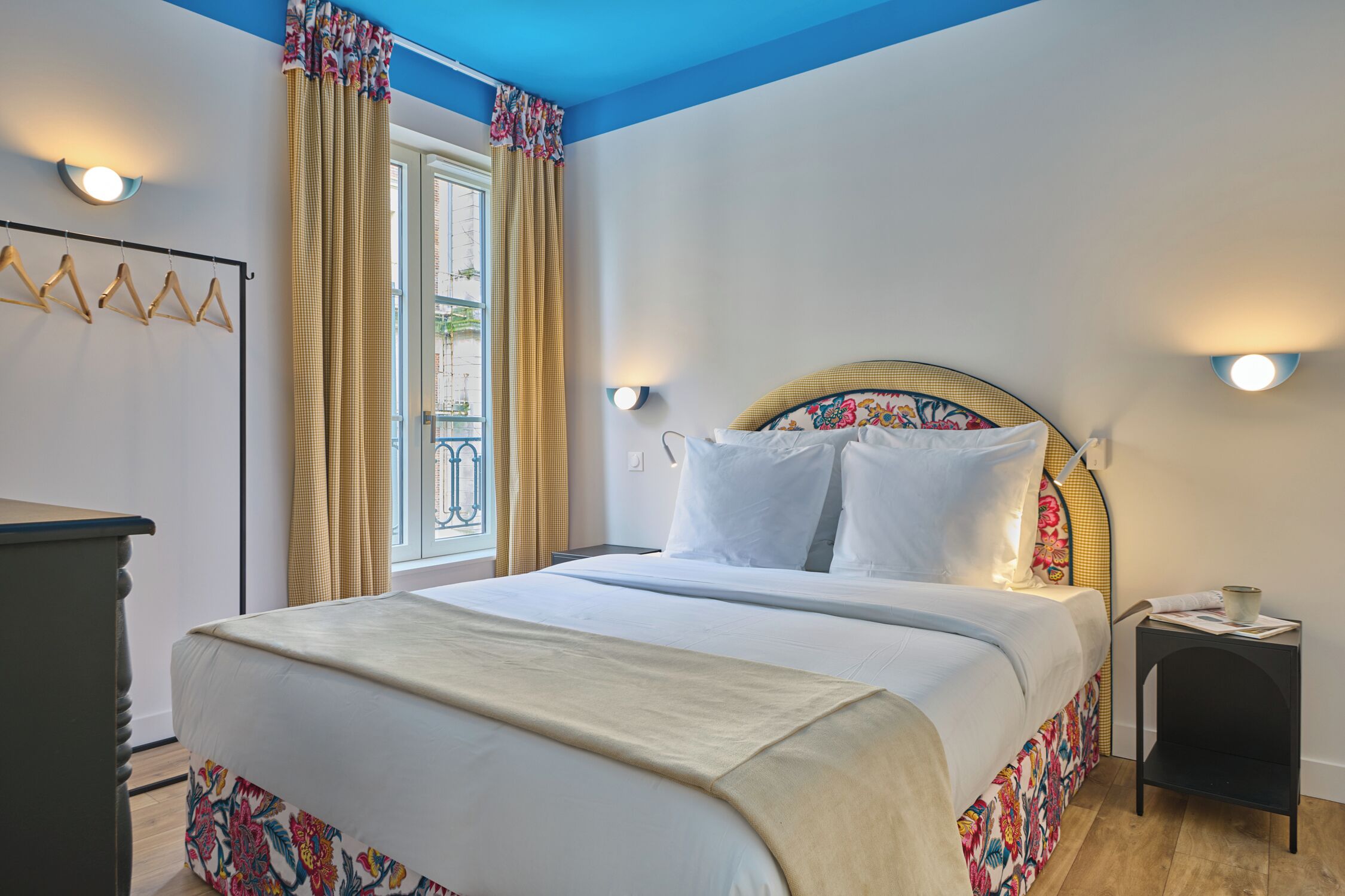 Perhesviitti, kaupunkinäköala | Yksilöllisesti sisustettu, yksilöllisesti kalustettu, pimennysverhot