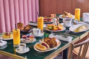 Petit déjeuner continental servi tous les jours en supplément