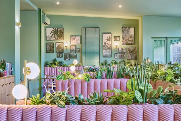 Frokost, lunsj og middag serveres, franske retter