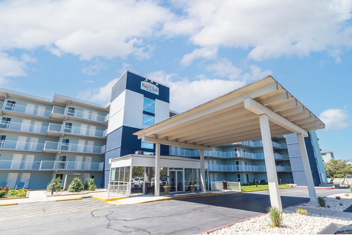 Bayfront Escape Relaxing 2BR Condo Indoor Pool & Steps to Beach!