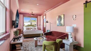 2 bedrooms, iron/ironing board, internet