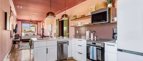 Refrigerador, microondas, horno, placa de cocina