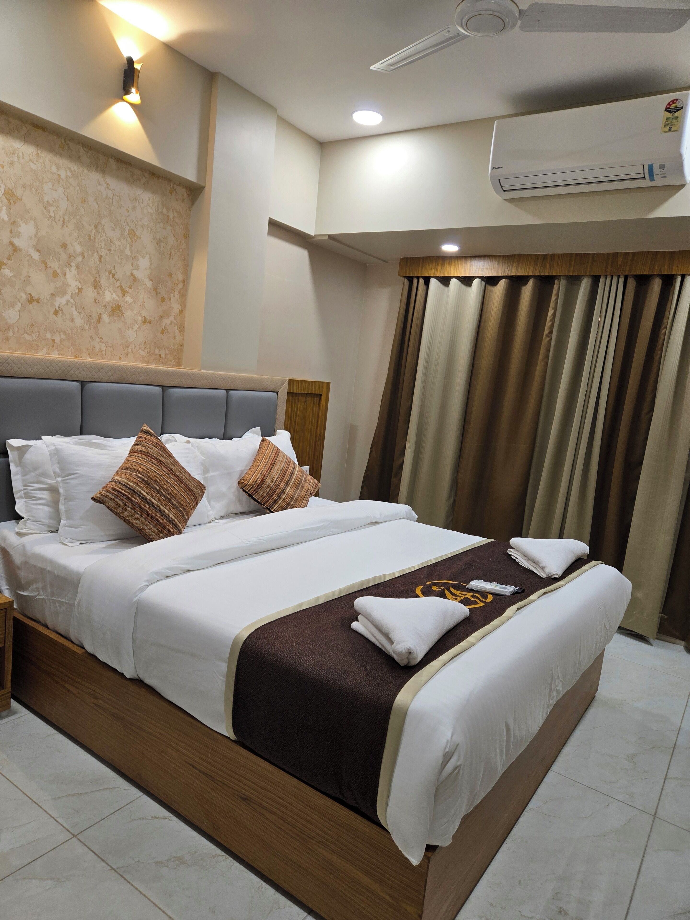 高級客房 | 高級寢具、特厚豪華床墊、書桌、遮光窗簾/窗簾