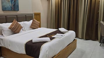 Superior kamer | Luxe beddengoed, pillowtop-bedden, een bureau, verduisterende gordijnen