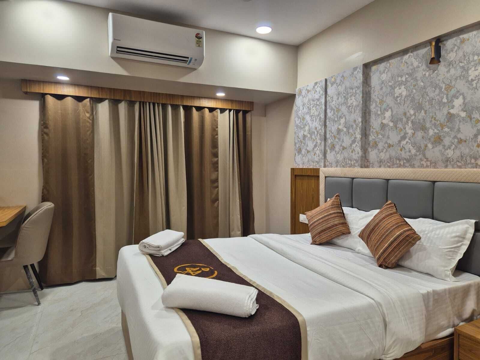 Superior Room | Peralatan tempat tidur premium, tilam berlapik, meja 