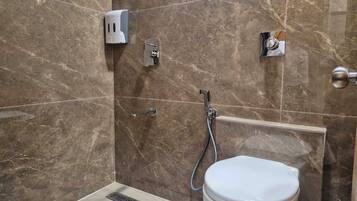 Classic Room | Bathroom | Free toiletries, hair dryer, bathrobes, slippers