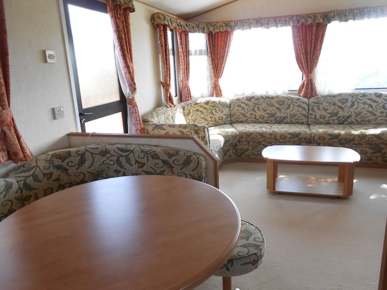 Peaceful Caravan With Wifi In Charming Outskirts Callington On A Working Farm . - Devon