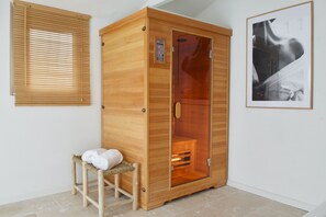 Sauna - Villa l'Insolente- Luxury gite for couples-Spa-Sauna-Naughty games-Park 4000m2 (Lembras)