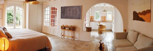 Villa l'Insolente- Luxury gite for couples-Spa-Sauna-Naughty games-Park 4000m2