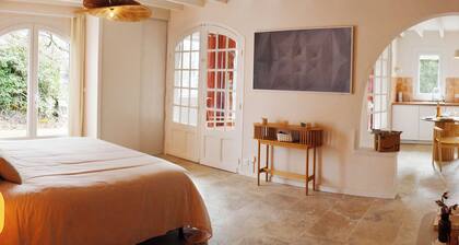 Villa l'Insolente- Luxury gite for couples-Spa-Sauna-Naughty games-Park 4000m2