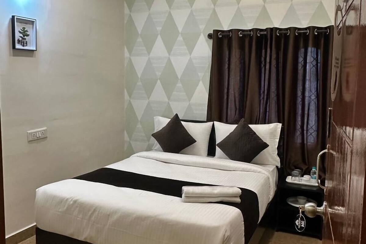 Egyptian cotton sheets, premium bedding, memory-foam beds