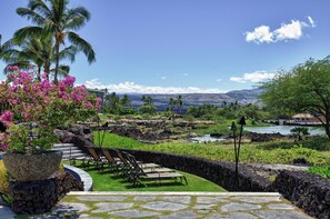 Property grounds - 🌴Aloha Moana Penthouse  | Elevator | Ocean View | Beach Access🌴 (Waikoloa)