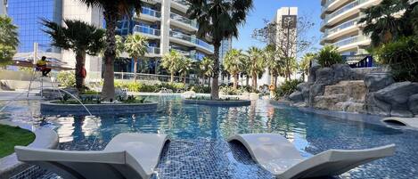 2 piscinas al aire libre