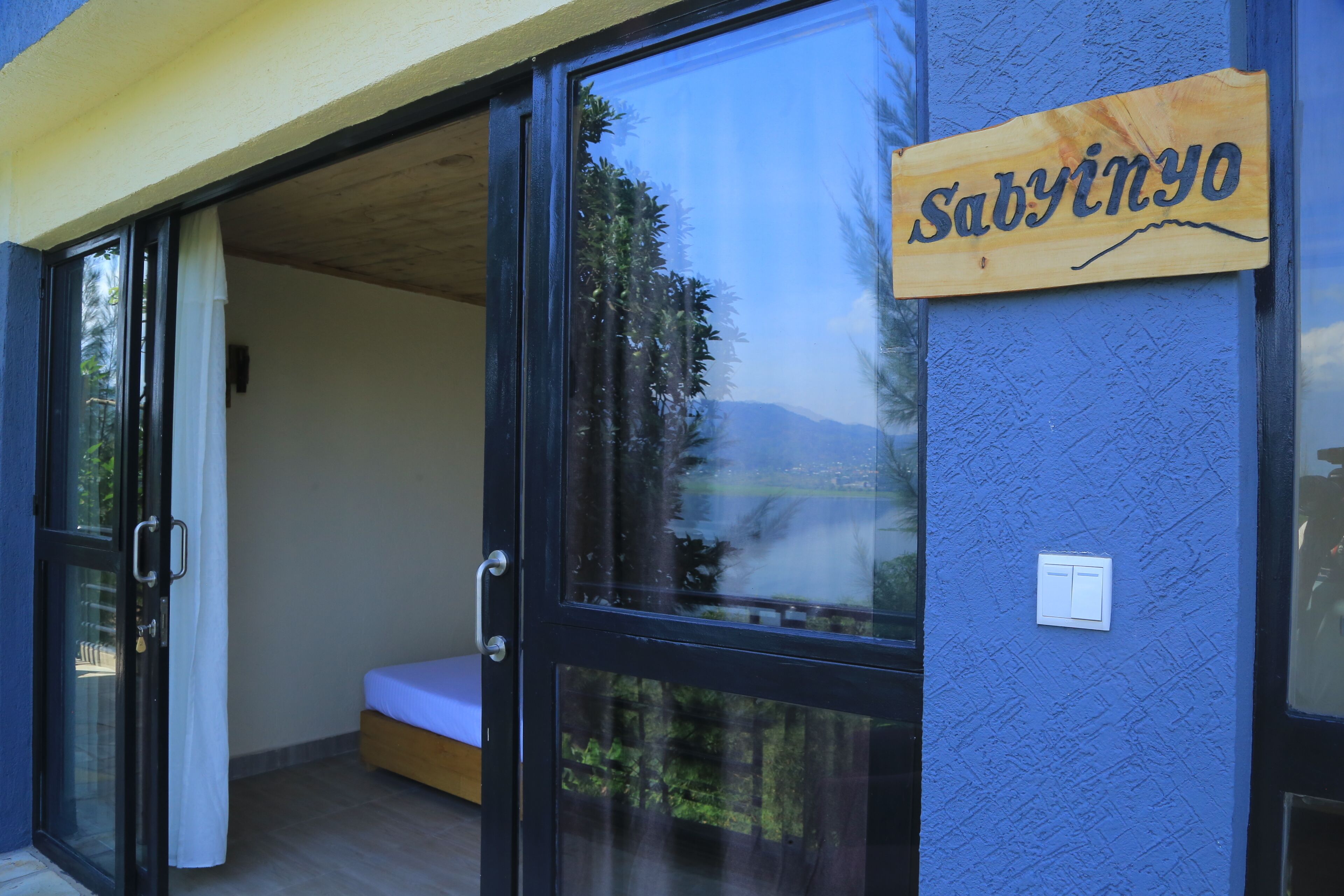 Standard Double Room Single Use, 1 Bedroom, Balcony, Lake View | Bathroom | Shower, hair dryer, slippers, towels