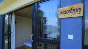 Dobbeltrom for 1 person – standard, 1 soverom, balkong, utsikt mot innsjø | Bad