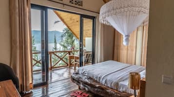 Deluxe Double Room, Balcony, Lake View | Room amenity