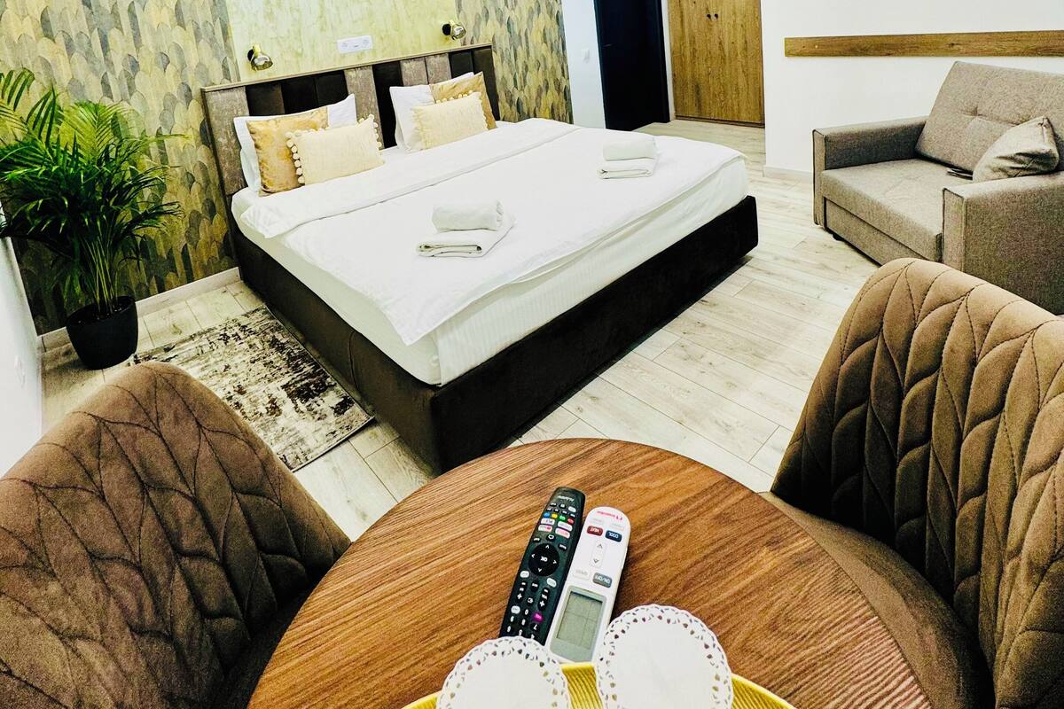 Triple Room | Desk, iron/ironing board, cribs/infant beds, free WiFi