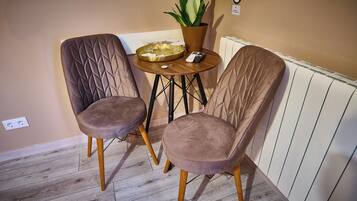 Quadruple Room | Desk, iron/ironing board, cribs/infant beds, free WiFi