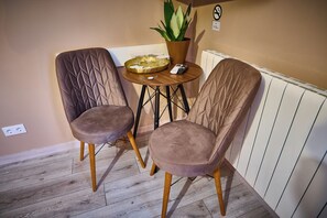 Quadruple Room | Desk, iron/ironing board, cribs/infant beds, free WiFi - AMEL ROOMS (MEDIAS)