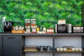 Daily buffet breakfast for a fee - AMEL ROOMS (Medias)