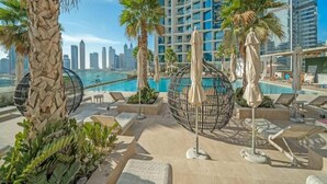 Pool - Luxurious Studio in Damac Maison Prive (Dubai)