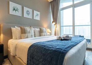 Luxury Studio, Canal View | Desk, laptop workspace, iron/ironing board, free WiFi - Luxurious Studio in Damac Maison Prive (Dubai)