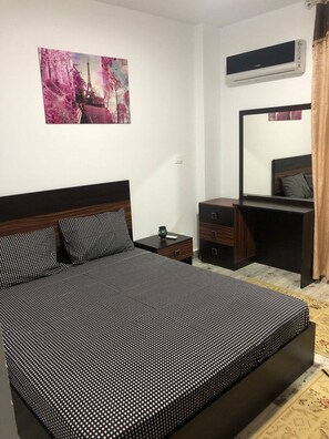 2 chambres, fer et planche à repasser, lit parapluie, Wi-Fi gratuit