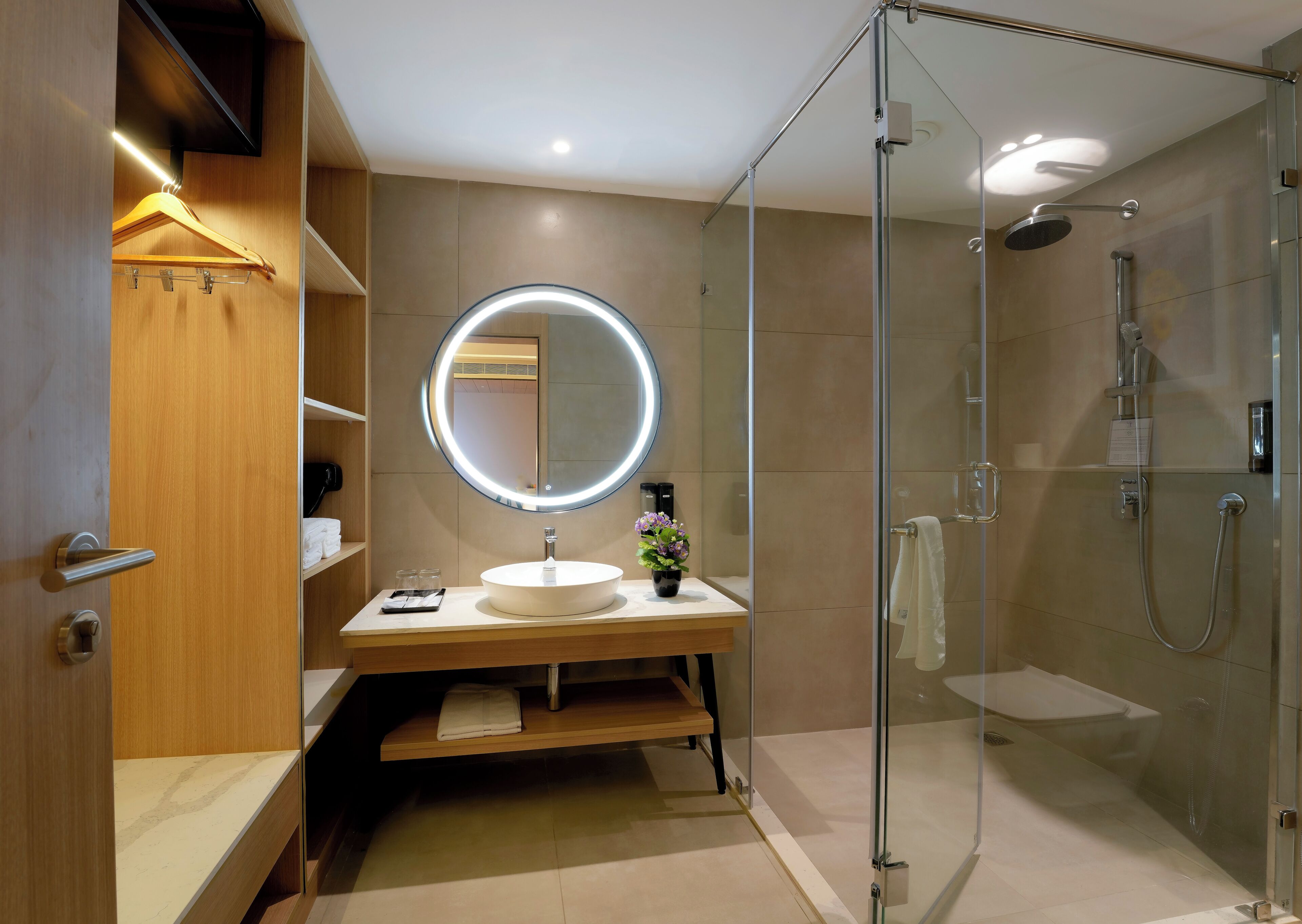 Family Room | Bathroom | Shower, towels