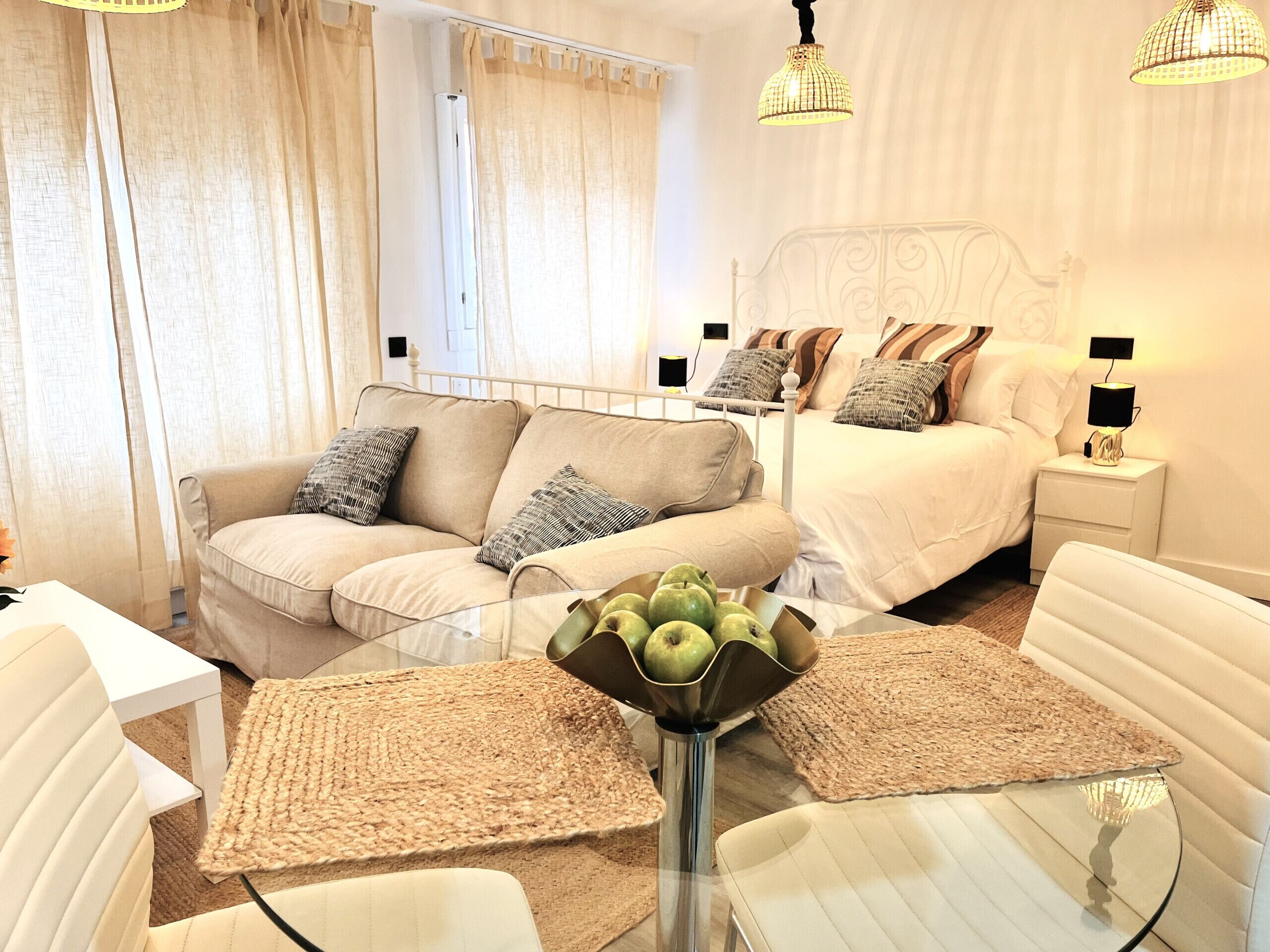 1 slaapkamer, een strijkplank/strijkijzer, gratis wifi, beddengoed