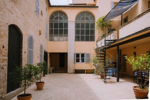 Exterior - Room at Palazzo, terrace, historical center, 7 km from beaches. (Fermo)