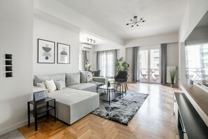 Living area - Astoria -Luxury 2-BR Apartment in Athens (Athens)