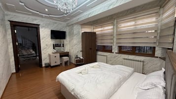 Deluxe Double Room, 1 King Bed | 1 bedroom, free WiFi