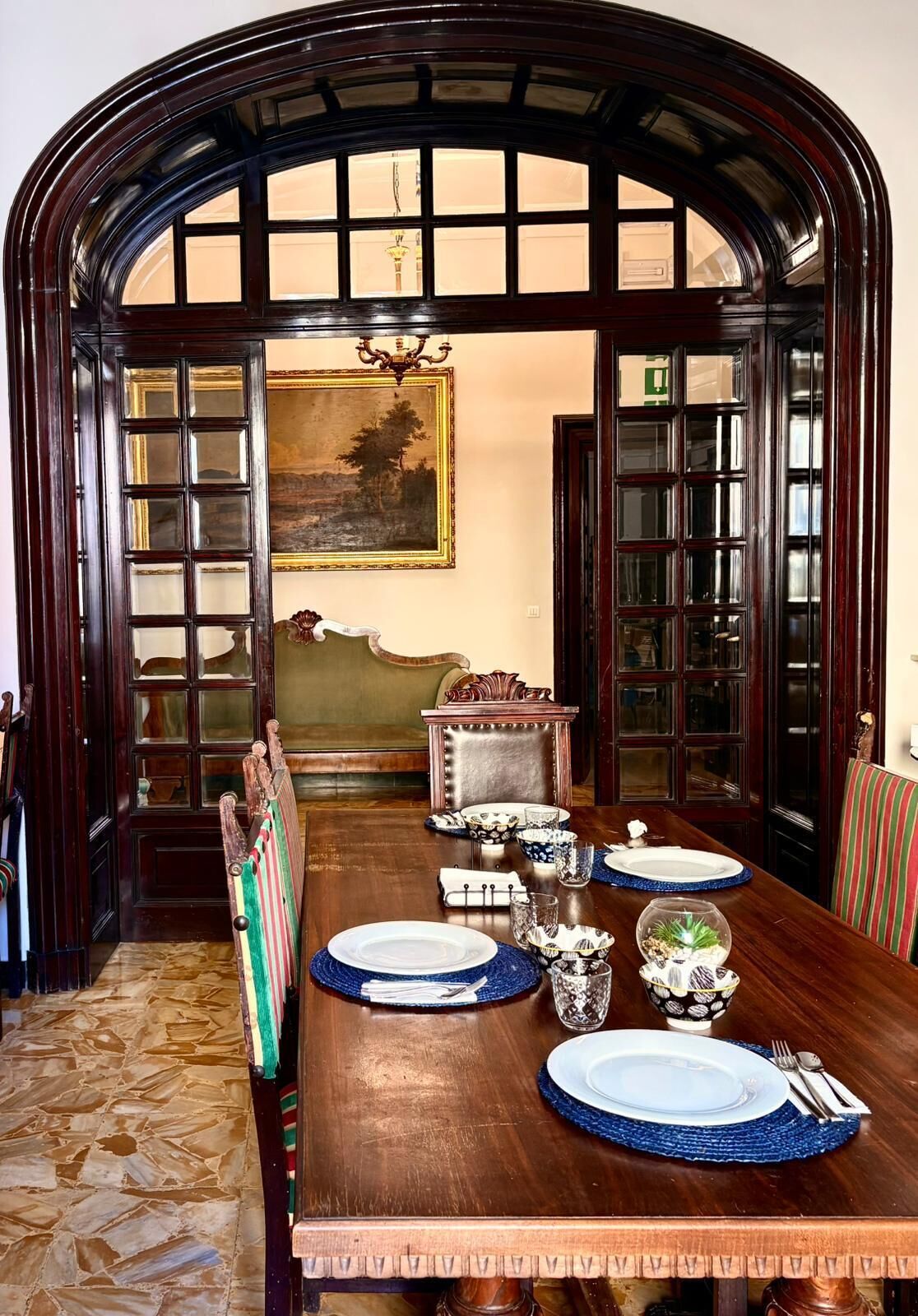 每日供應自助早餐 (每人 EUR12)