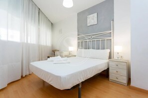 2 bedrooms, iron/ironing board, WiFi, bed sheets