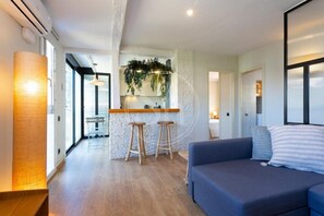 TV - Comfortable apartment near Park Guell (Barcelona)