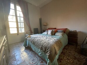 2 bedrooms, iron/ironing board, bed sheets - At the heart of Mirabeau (Aix-en-Provence)