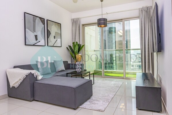 TV - Bloomfeilds Royal 1Br Skyscraper (Abu Dabi)