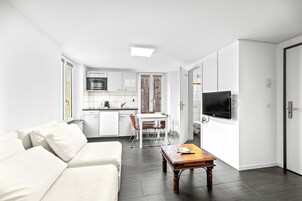 Studio Suite | Soundproofing, iron/ironing board, free WiFi