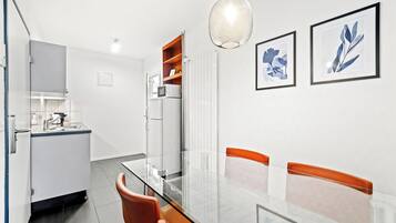 Classic-Apartment | Individuell eingerichtet, schallisolierte Zimmer, Bügeleisen/Bügelbrett