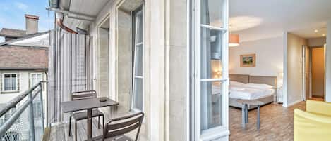 Duplex | 1 bedroom, desk, soundproofing, iron/ironing board