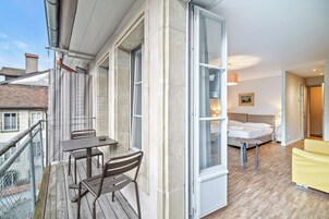 Duplex | Soundproofing, iron/ironing board, free WiFi